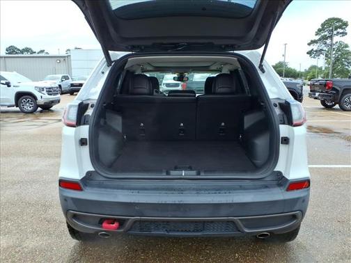 Bright White Clearcoat 2019 Jeep Cherokee Trailhawk