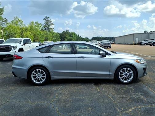 Iconic Silver Metallic 2020 Ford Fusion SE