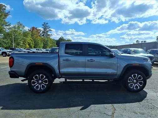 2023 GMC Canyon AT4