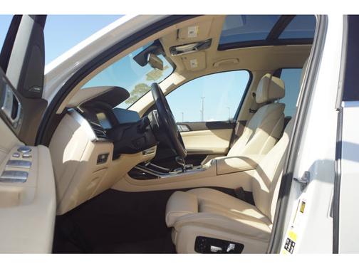 Photo 3 of 26 of 2019 BMW X7 xDrive40i