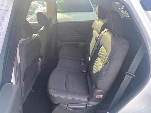 2024 Nissan Pathfinder SV