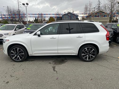 2019 Volvo XC90 T6 Momentum