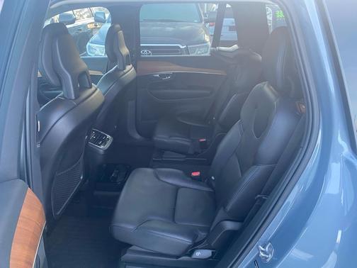 2021 Volvo XC90 T6 Momentum 6 Passenger