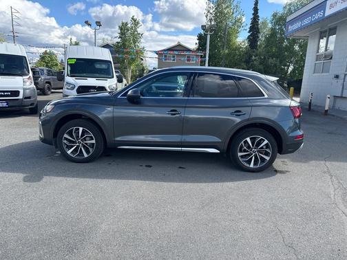Daytona Gray Pearl Effect 2024 Audi Q5 45 S line quattro Premium