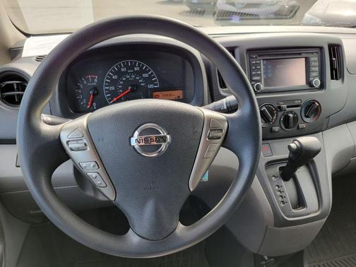 Photo 4 of 4 of 2018 Nissan NV200
