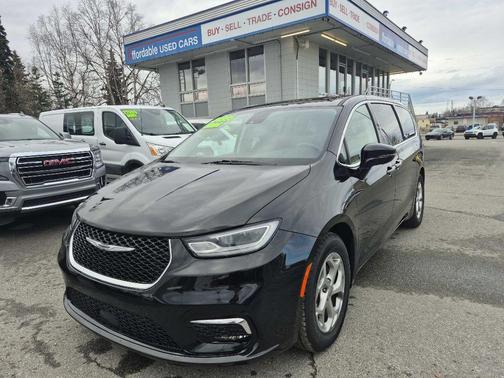 Black 2024 Chrysler Pacifica Limited