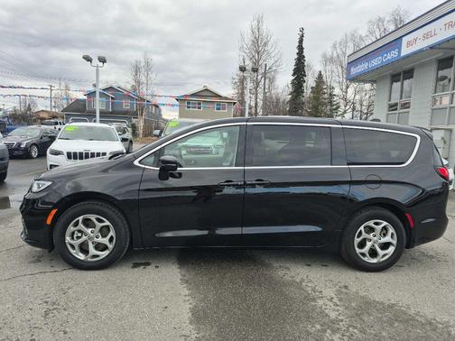 Black 2024 Chrysler Pacifica Limited