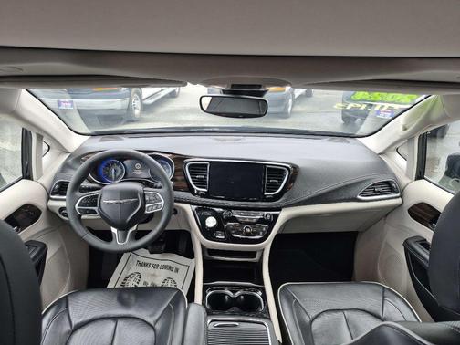Black 2024 Chrysler Pacifica Limited