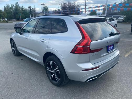 2021 Volvo XC60 T5 R-Design