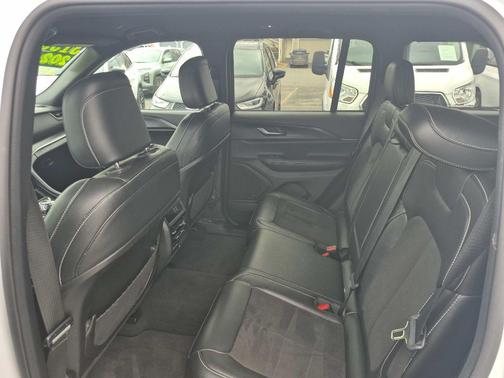 White 2024 Jeep Grand Cherokee Laredo