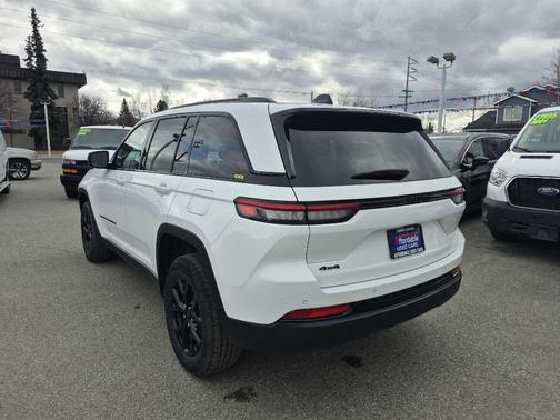 White 2024 Jeep Grand Cherokee Laredo