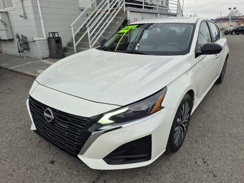 White 2024 Nissan Altima 2.5 SV