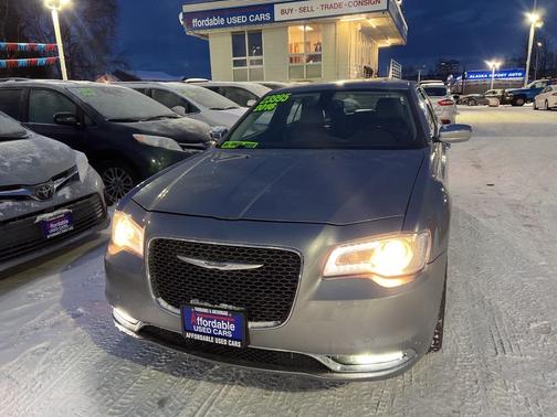 Photo 1 of 6 of 2016 Chrysler 300C Base