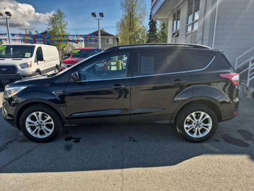 Black 2018 Ford Escape SE