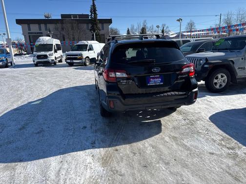 Crystal Black Silica 2019 Subaru Outback 2.5i Touring