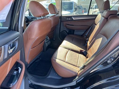 Crystal Black Silica 2019 Subaru Outback 2.5i Touring