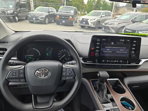 2023 Toyota Sienna LE