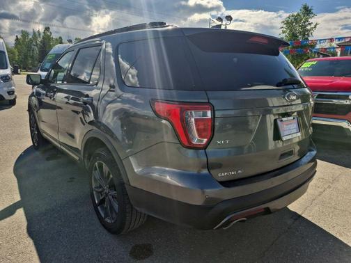 Black 2017 Ford Explorer XLT