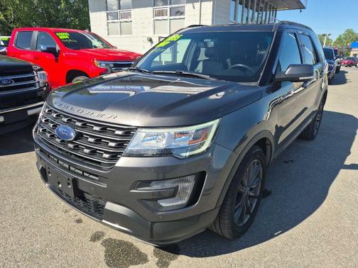 Black 2017 Ford Explorer XLT