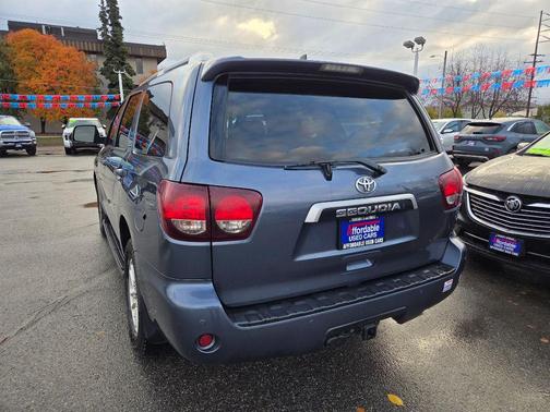 2022 Toyota Sequoia SR5