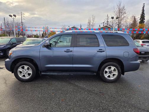 2022 Toyota Sequoia SR5