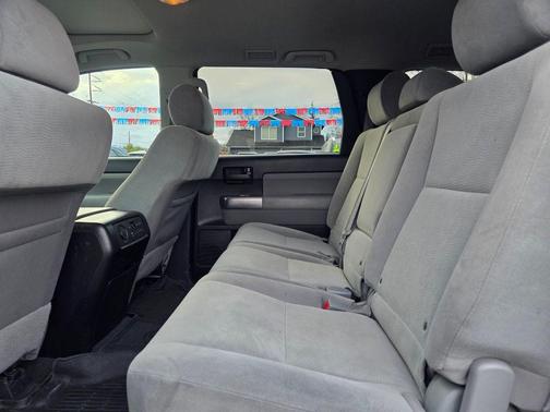 2022 Toyota Sequoia SR5