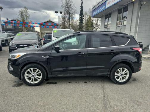 Black 2018 Ford Escape SE