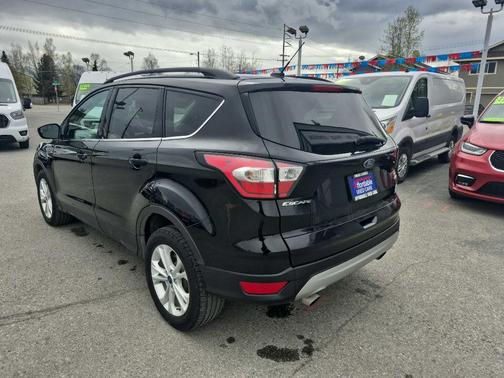 Black 2018 Ford Escape SE