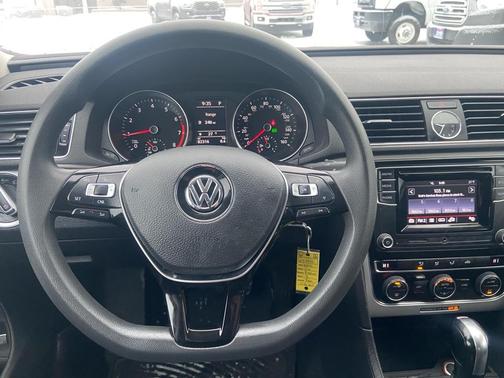 2016 Volkswagen Passat 1.8T S