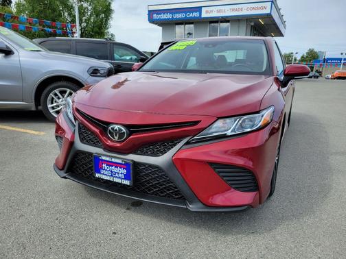 Photo 1 of 5 of 2018 Toyota Camry SE