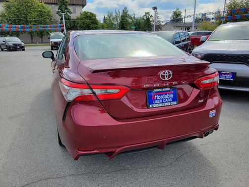 Photo 3 of 5 of 2018 Toyota Camry SE