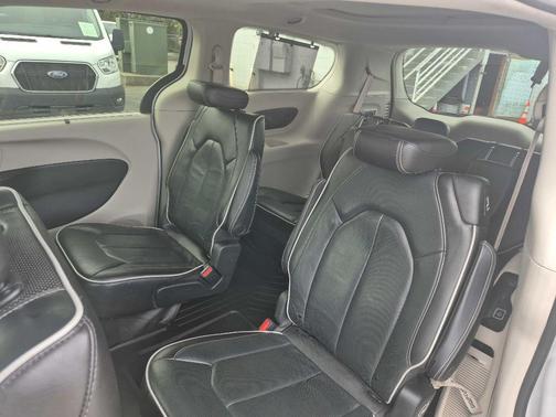 White 2021 Chrysler Pacifica Limited