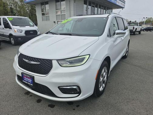 White 2021 Chrysler Pacifica Limited
