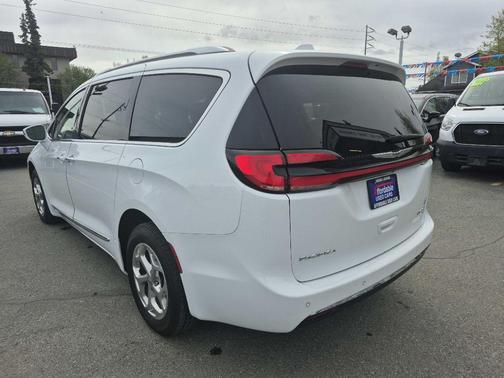 White 2021 Chrysler Pacifica Limited