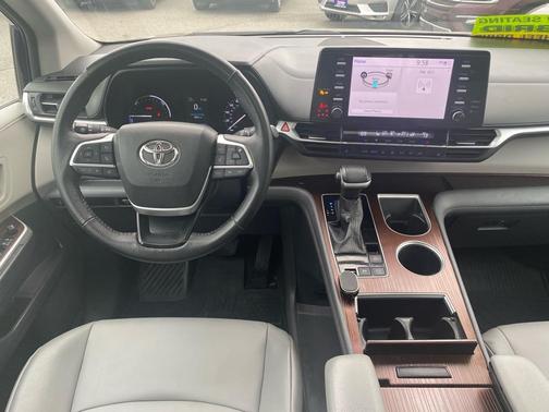 2021 Toyota Sienna XLE