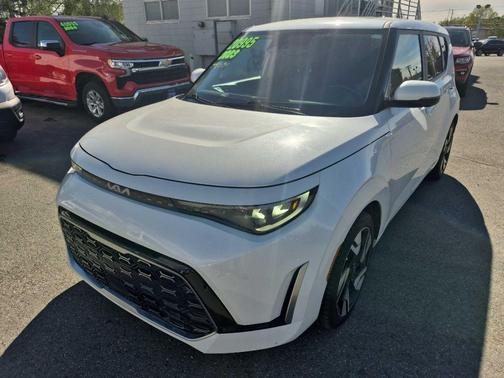 White 2023 Kia Soul GT-Line 2.0L