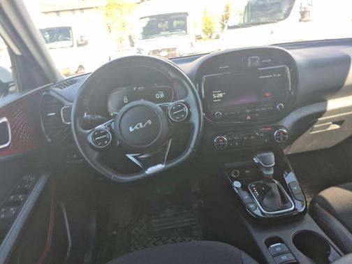 White 2023 Kia Soul GT-Line 2.0L