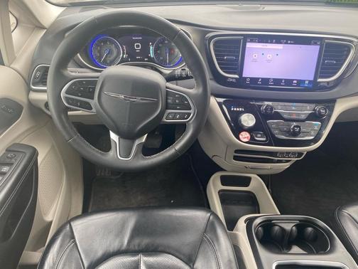 2022 Chrysler Pacifica Touring-L