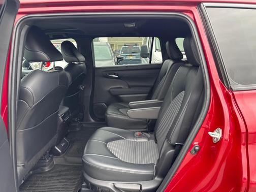 Red 2022 Toyota Highlander XSE