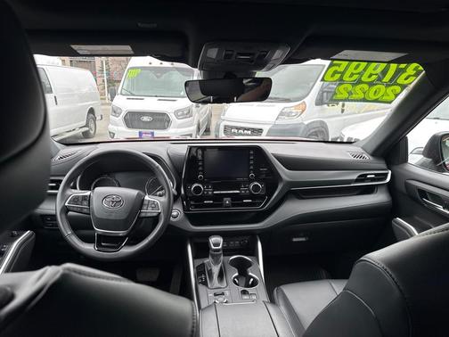 Red 2022 Toyota Highlander XSE