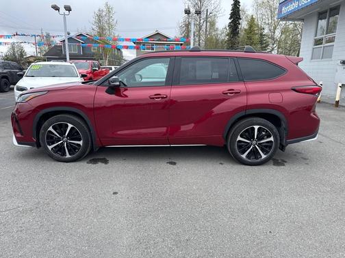 Red 2022 Toyota Highlander XSE
