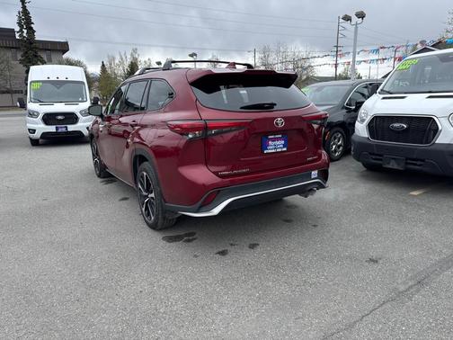 Red 2022 Toyota Highlander XSE