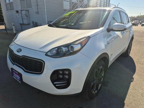 White 2018 Kia Sportage EX