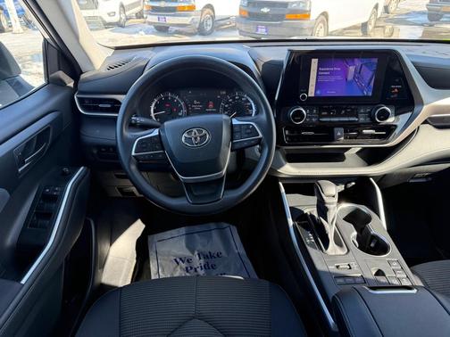 Silver 2023 Toyota Highlander L