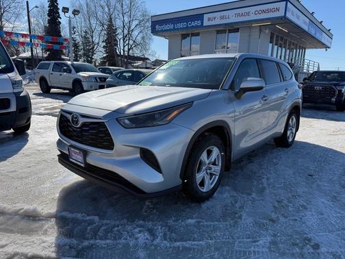 Silver 2023 Toyota Highlander L