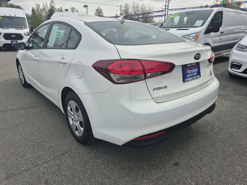 White 2018 Kia Forte LX