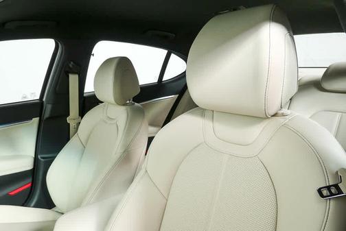 2026 Genesis G70 2.5T Standard