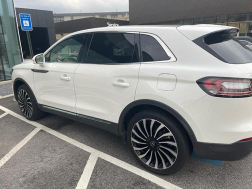 2022 Lincoln Nautilus Black Label