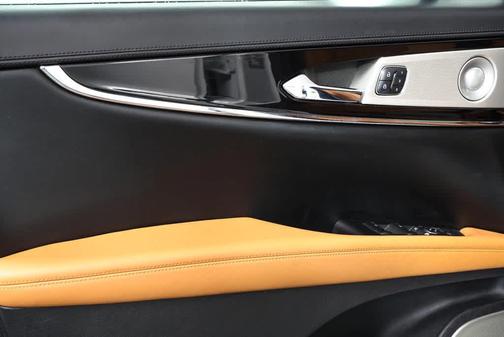 2022 Lincoln Nautilus Black Label