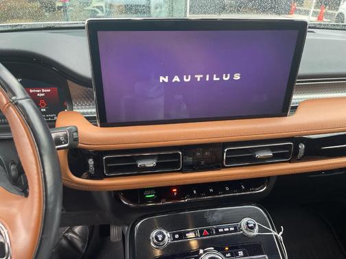 2022 Lincoln Nautilus Black Label